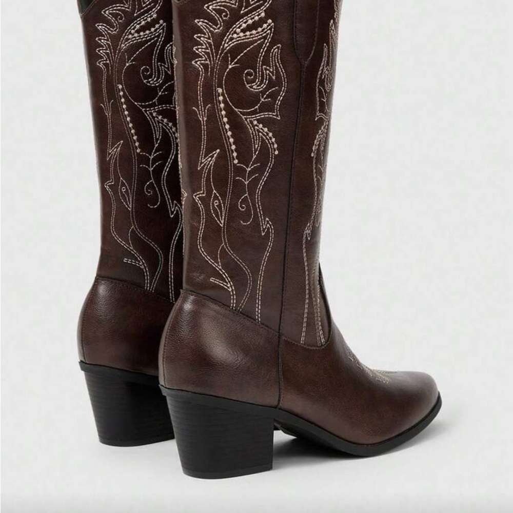Brown Western Embroidered Boots - Picture 3 of 3